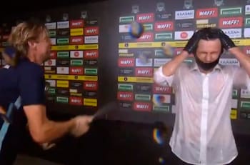 Técnico del Zenit terminó empapado de alcohol luego de coronarse campeón