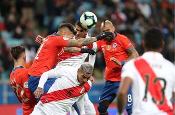 Jorge Aravena y la eterna rivalidad de Chile vs Perú: “En Lima nos dejaban a una cuadra del estadio”