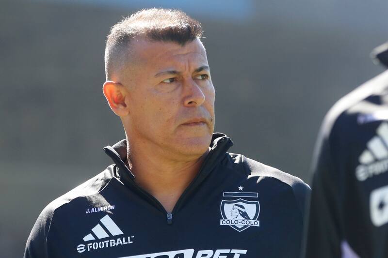 dirigiendo a Colo Colo.