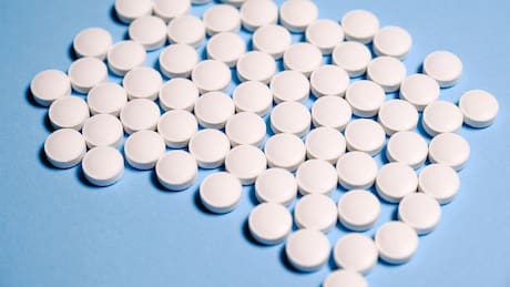 ISP retira del mercado importante medicamento homeopático que podría estar presente en los hogares de Chile