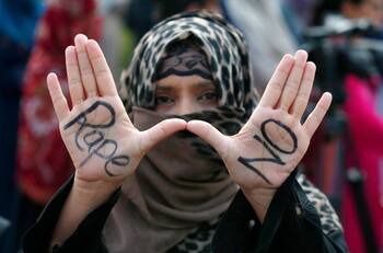 Pakistán aprueba castración y horca para culpables de violación