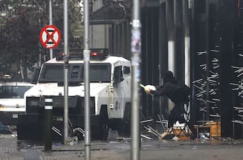 VIDEO | Incidentes fuera del Instituto Nacional dejan cortes y desvíos de transito