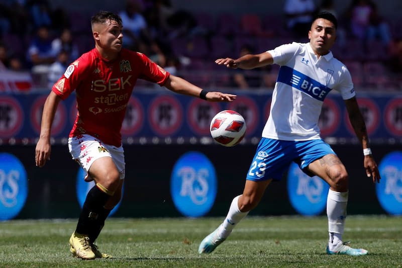 en un partido ante Universidad Católica, por el Campeonato Nacional de Primera División. Foto: Agencia Aton.