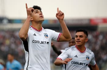 Histórico goleador del fútbol chileno se rinde ante Damián Pizarro: “Lo encuentro muy completo”