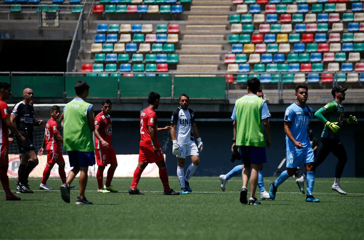 Suspensión del partido entre Iquique y Unión La Calera por ingreso de barristas