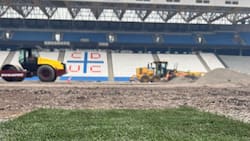 “Se vienen cositas”: en la UC adelantan llamativo elemento del césped que tendrá el Claro Arena