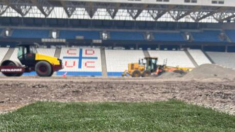 “Se vienen cositas”: en la UC adelantan llamativo elemento del césped que tendrá el Claro Arena
