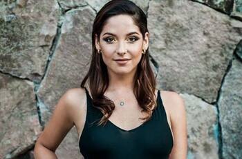 Kel Calderón fue comparada con 'Hannah Montana' al posar con una peluca rubia