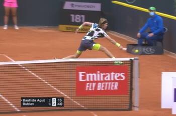 ¡El mejor del día! Magistral punto de Rublev ante Bautista en el ATP de Hamburgo