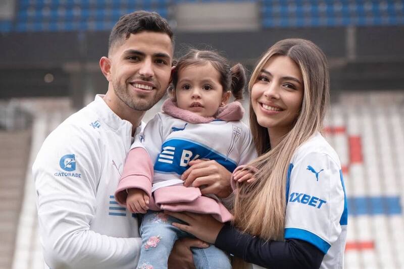 La familia del defensor presenció una práctica en el Claro Arena.