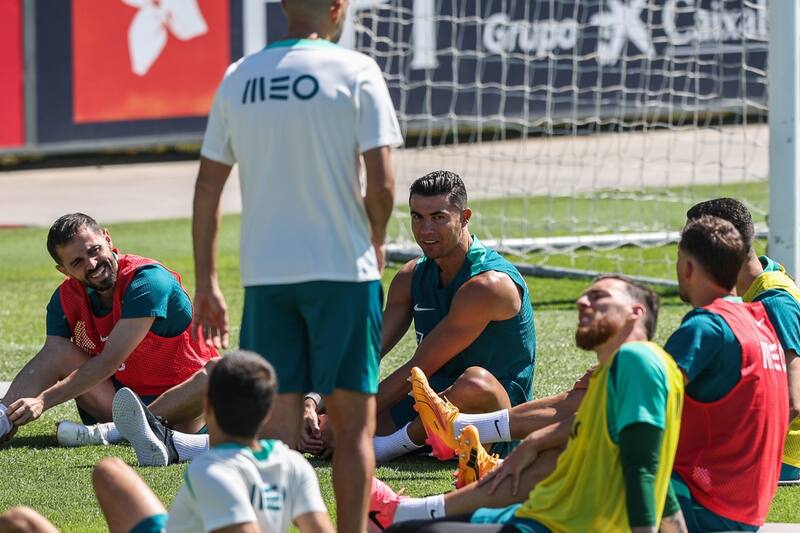 Cr7 entrenando con Portugal de cara al debut por Eurocopa. EFE/EPA/TIAGO PETINGA