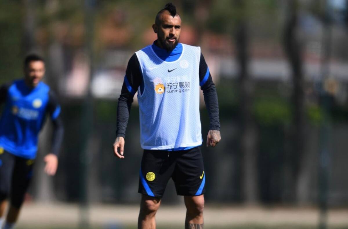 Un viejo conocido de Arturo Vidal: Inter de Milán quiere reforzarse con un mediocampista de Barcelona