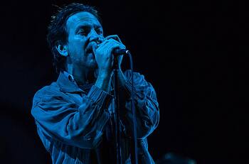 "Matter of Times" y "Say Hi": Eddie Vedder presentó dos nuevas canciones