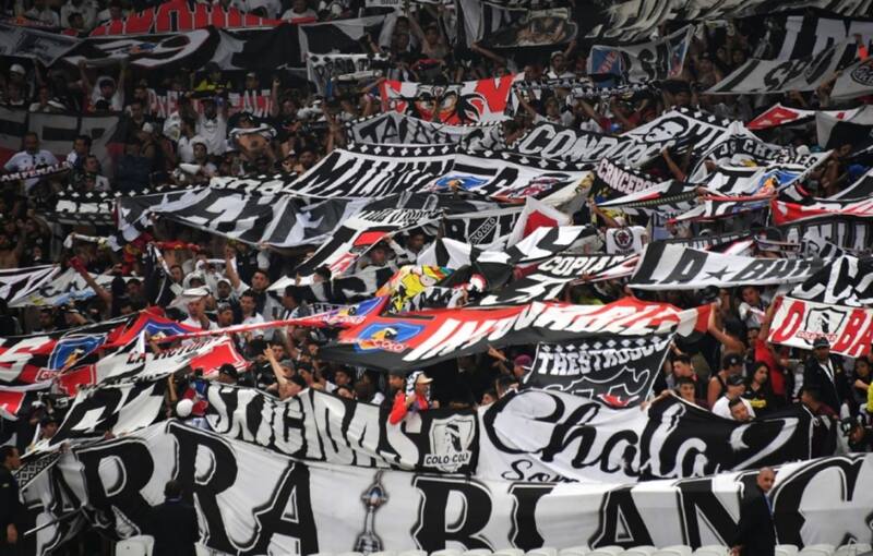 Los fanáticos albos preocupan en Argentina