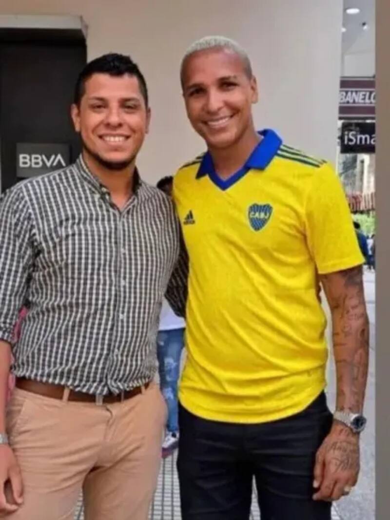 Deyverson con la camiseta de Boca Juniors.