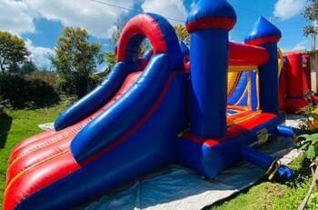 Juego inflable fue desanclado por ráfaga de viento en Arauco: Habían seis niños en su interior