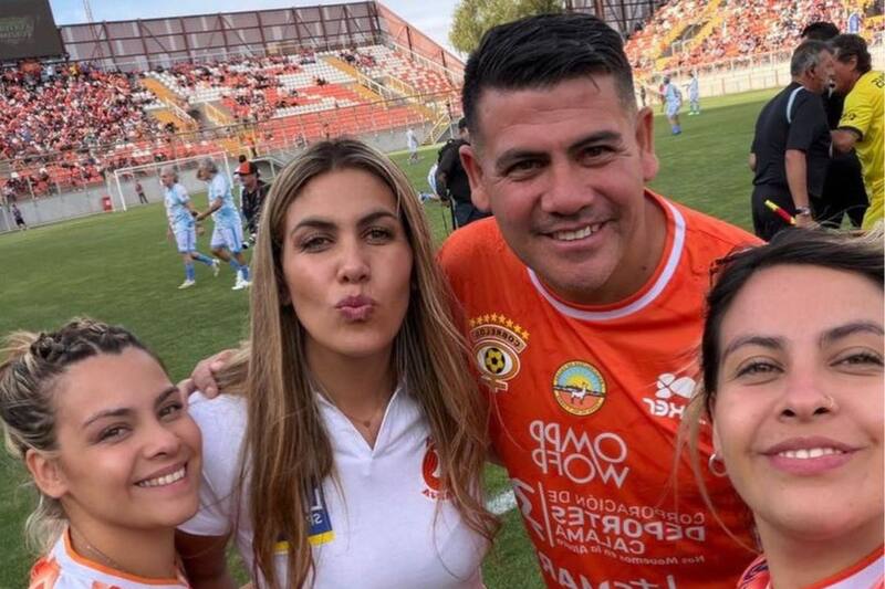Pepe junto a su familia en el Zorros del Desierto, su casa. Foto: @joediaz10 en Instagram