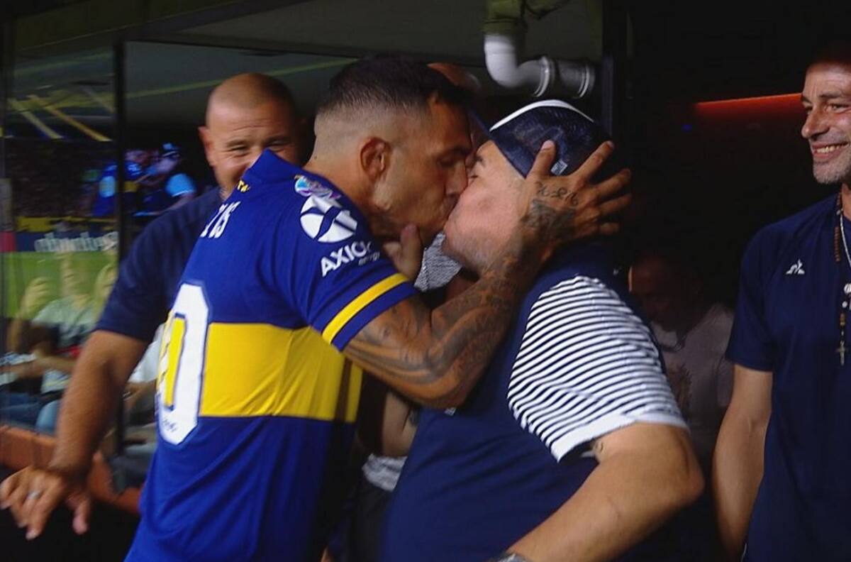 Carlos Tévez tras título de Boca y beso con Maradona: "Diego es uno de los tocados, así que hay que buscar la suerte"
