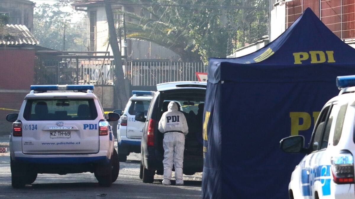 Encuentran cuerpo en vía pública de Conchalí: tenía diversos impactos de bala