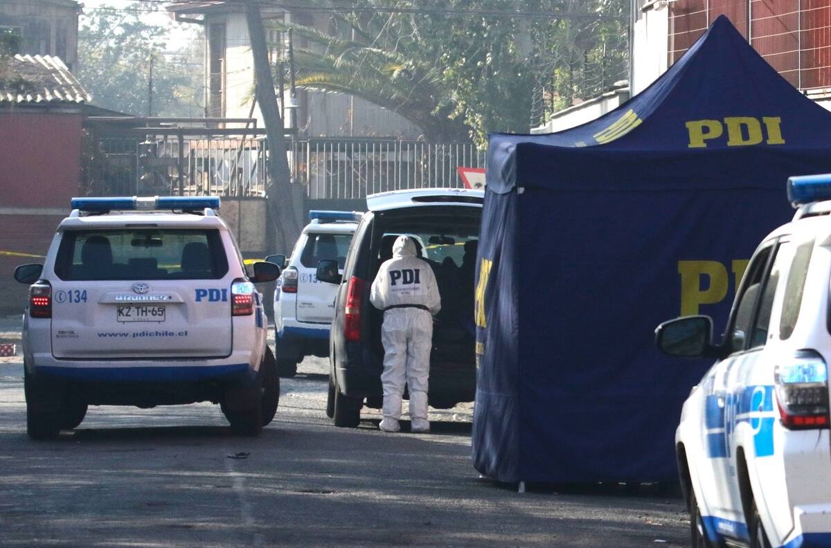 Encuentran cuerpo en vía pública de Conchalí: tenía diversos impactos de bala