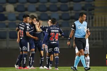 Los 5 futbolistas de la U que tendrán que jugarse todas sus fichas para quedarse en el equipo