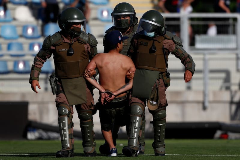 La violencia sigue sin resolverse en el fútbol chileno. Foto: Agencia Aton.