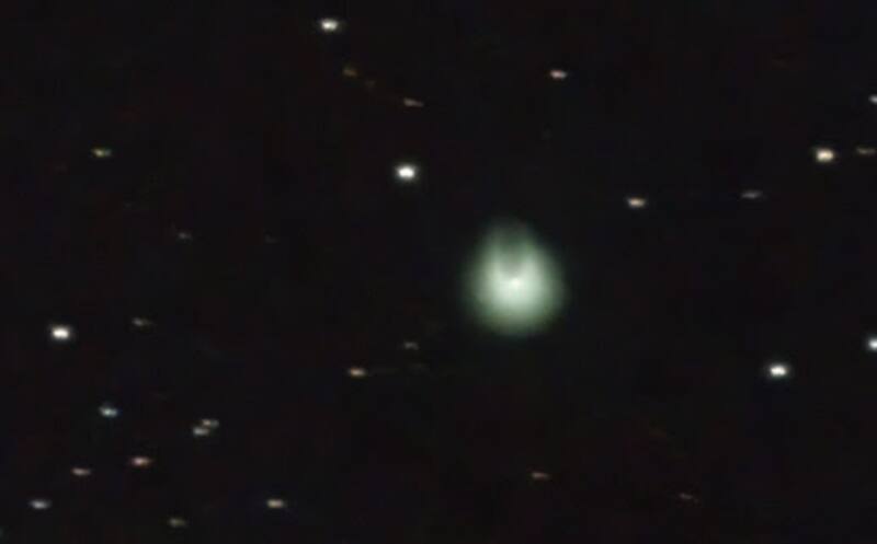 Cada día que pasa el cometa se acerca más a la tierra.