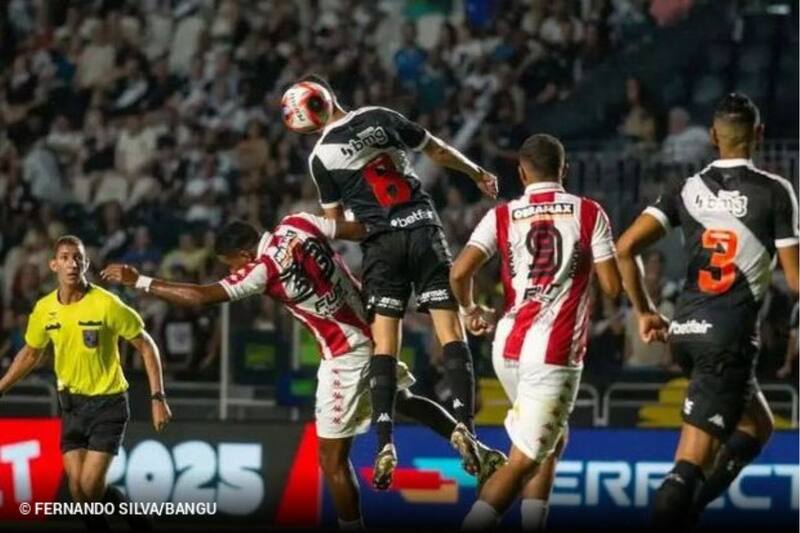 Vasco da Gama igualó 0-0 con Bangu en la segunda fecha del torneo y los hinchas las emprendieron contra Jean Meneses.