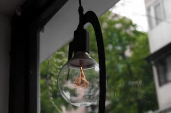 Confirmado por Enel: 10 comunas de la Región Metropolitana tendrán cortes de luz este lunes 23 de febrero