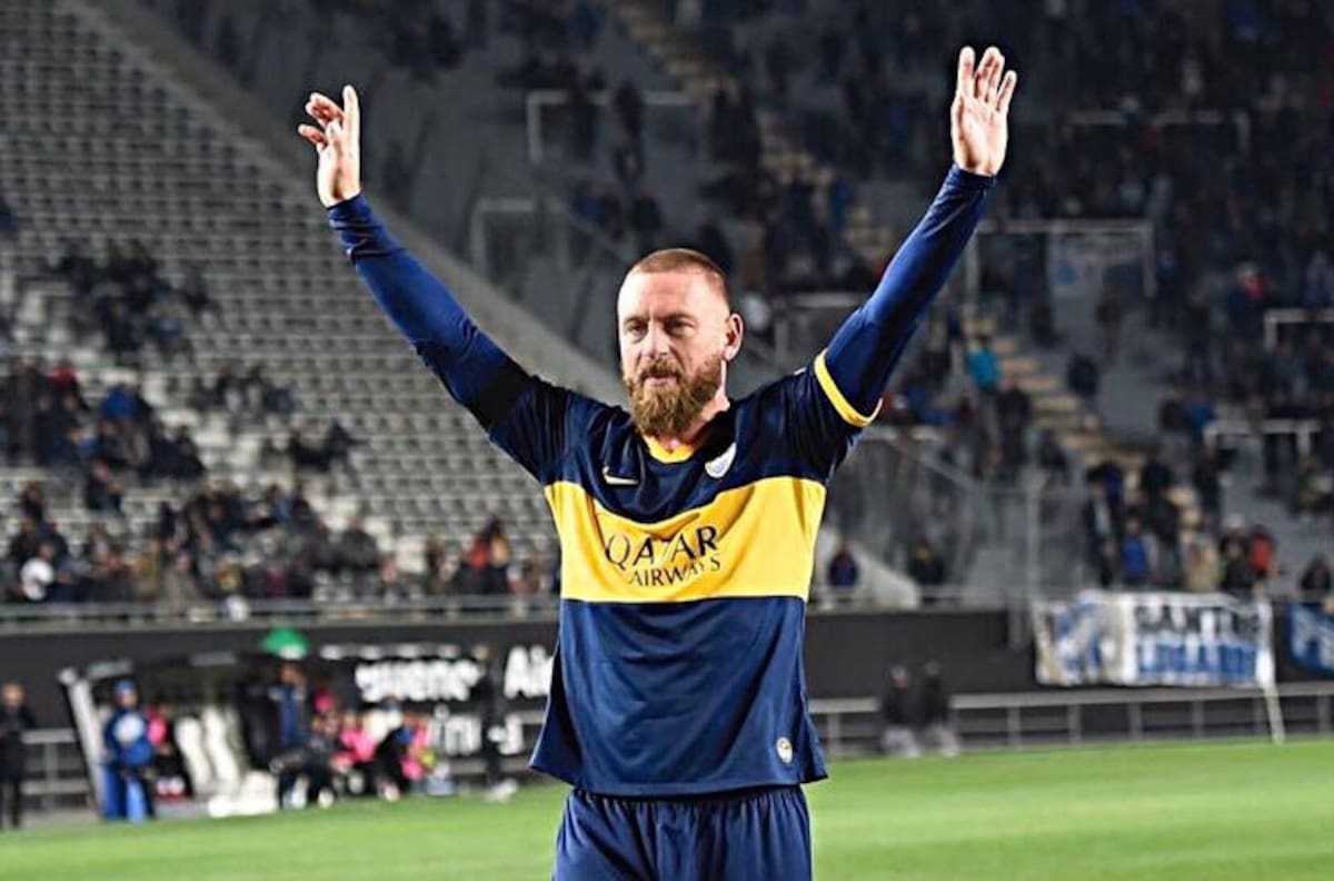 Hinchada de Boca despliega tremenda bandera en el debut de Daniele de Rossi