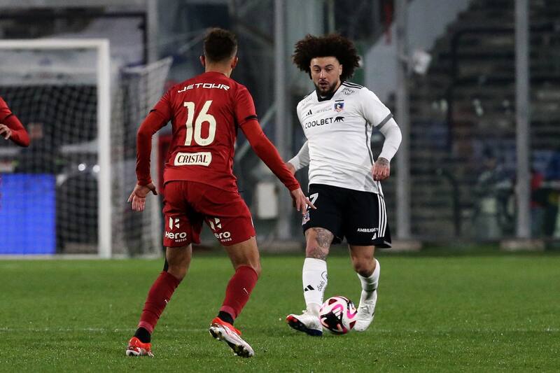 El árbitro suspendió el partido entre Colo Colo y Universitario cuando el marcador estaba 0-0