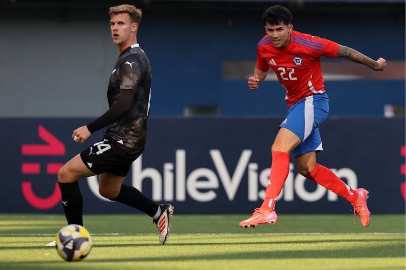 El jugador de Unión San Felipe, en un amistoso ante Nueva Zelandia, en La Florida. Foto: Agencia Aton.
