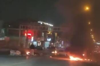 VIDEO | Imágenes sensibles: Jeep policial persigue y atropella a un manifestante en Irán
