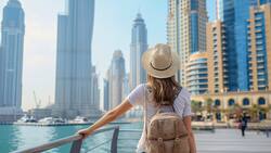 Así se puede postular en Chile a las becas para estudiar negocios en Dubai o Singapur