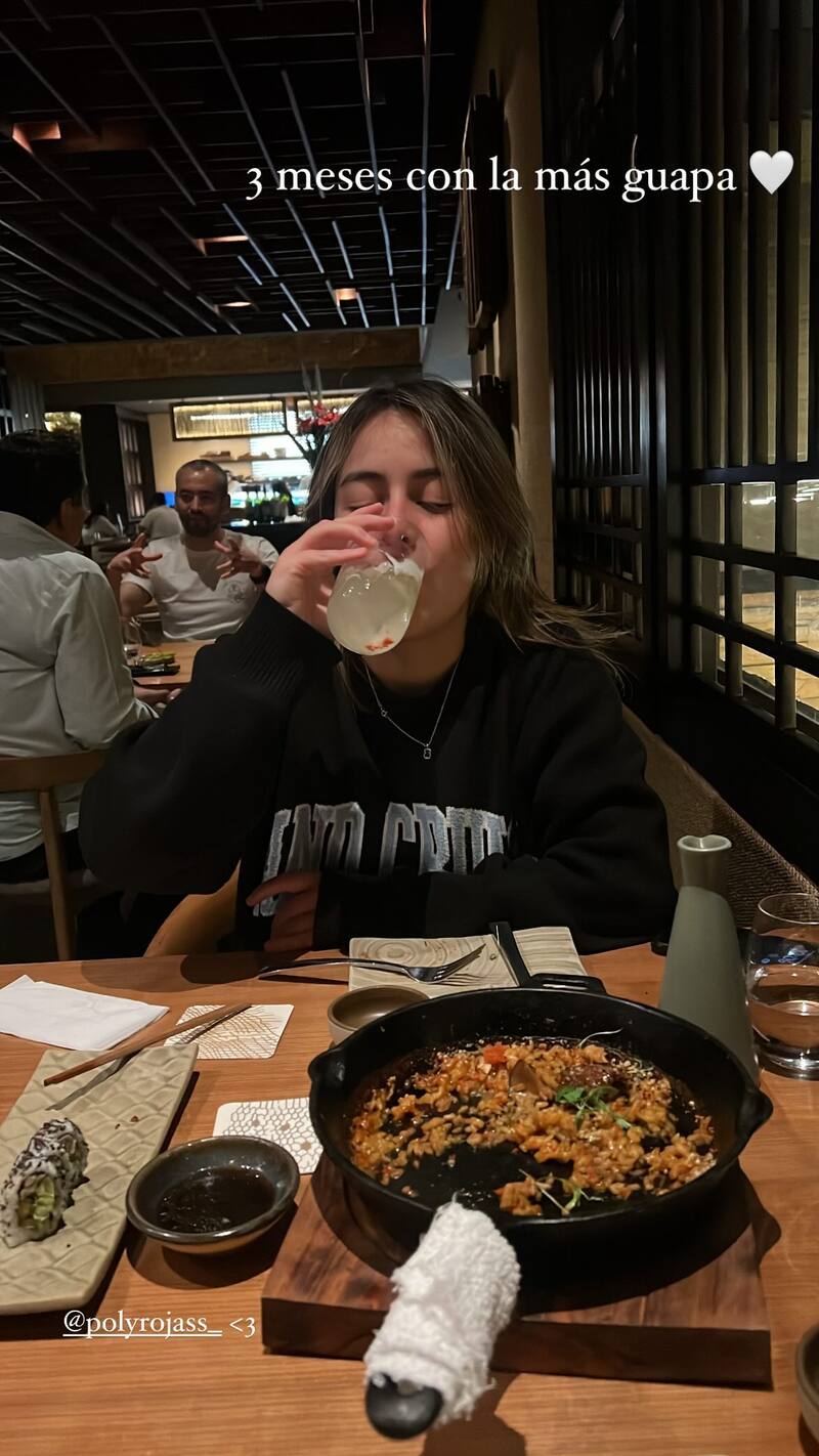 Laura de la Fuente compartió una romántica cena con su polola.