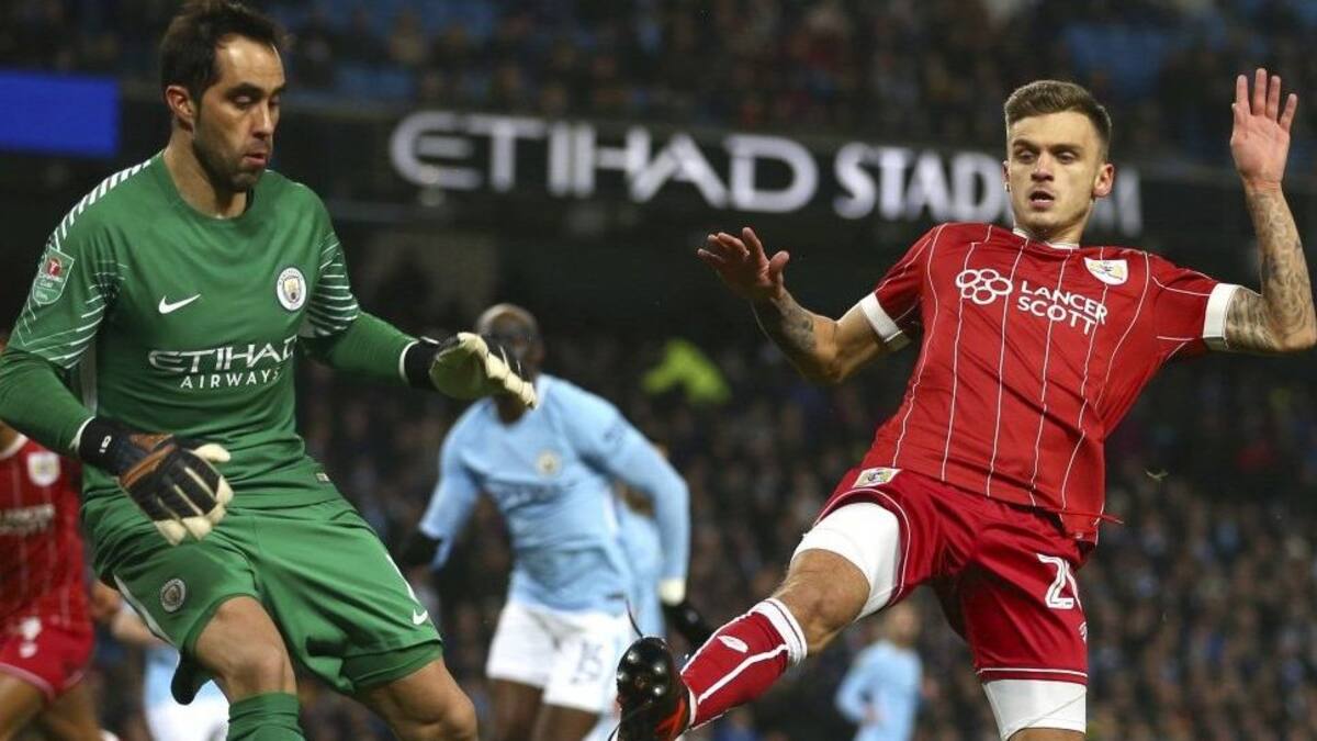 Claudio Bravo y Manchester City se instalaron en la final de la Capital One tras vencer al Bristol