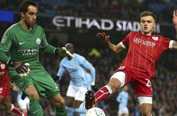 Claudio Bravo y Manchester City se instalaron en la final de la Capital One tras vencer al Bristol