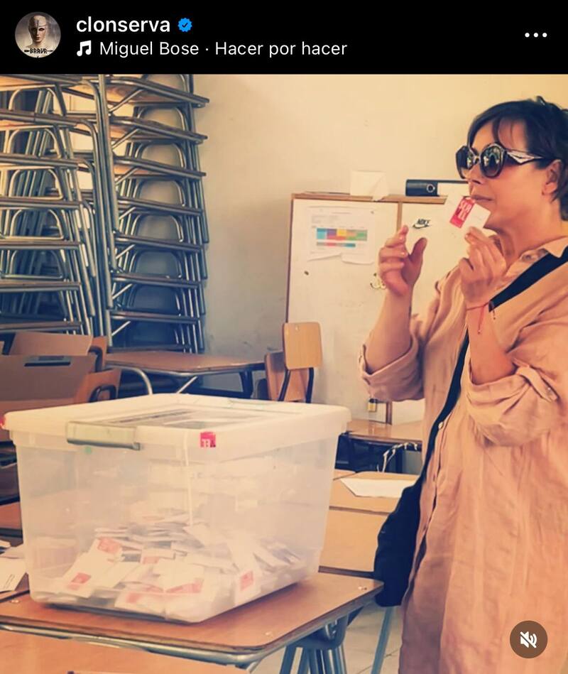 A través de redes sociales, distintas personalidades del mundo del espectáculo ejercieron su voto a sufragar y compartieron el registro.