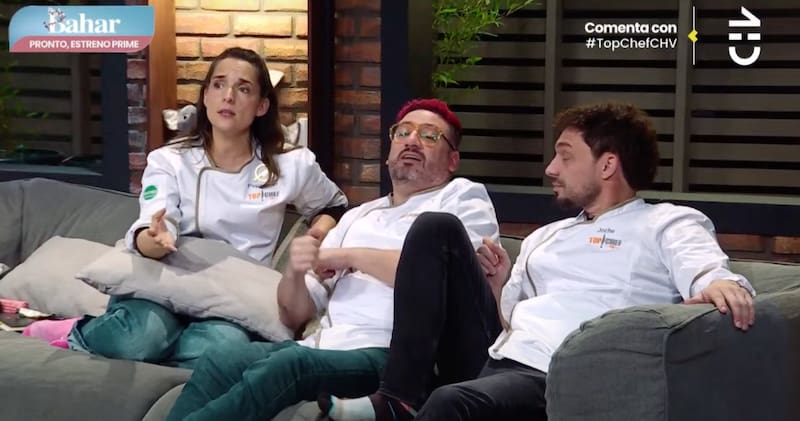 María José Bello en picada contra Rayén Araya.