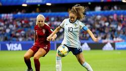 Exfigura argentina de Colo Colo femenino sufrió lesión de isquiotibiales en su pierna izquierda