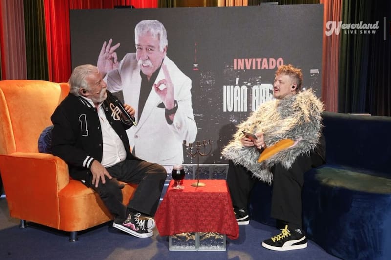 El creador del Profesor Rossa conversando con Tomás Leiva en Neverland Live Show, la transmisión especial mensual de Tomás Va A Morir.