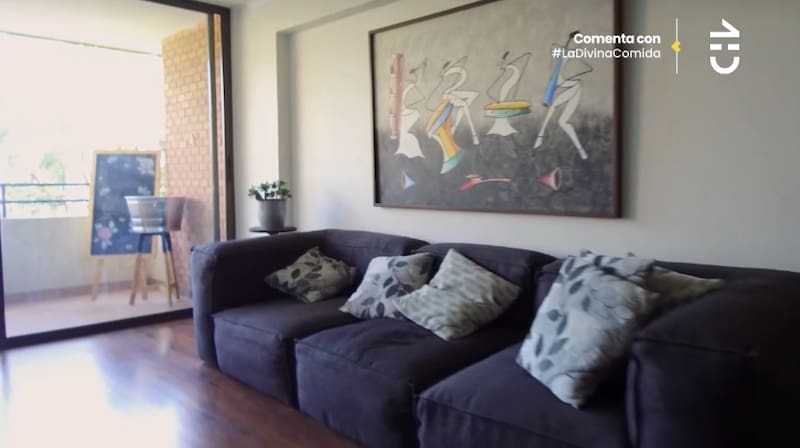 El living de su departamento. Créditos: CHV.