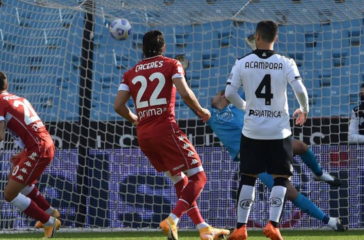 Fiorentina de Erick Pulgar desaprovechó chance dorada y se conformó con empate ante Spezia