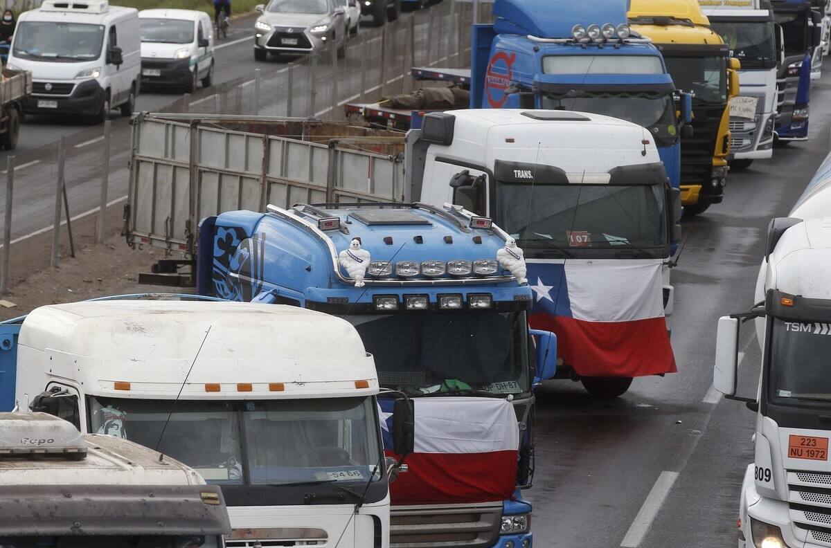 Paro de camioneros: Gobierno desbloquea rutas y presenta 7 querellas por Ley de Seguridad del Estado