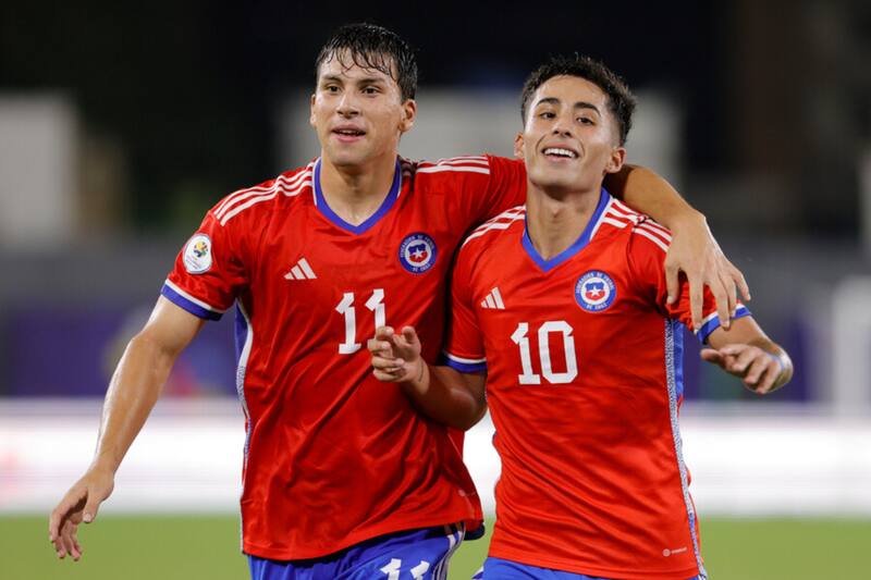 y Gonzalo Tapia anotaron para La Roja (Foto: Photosport)