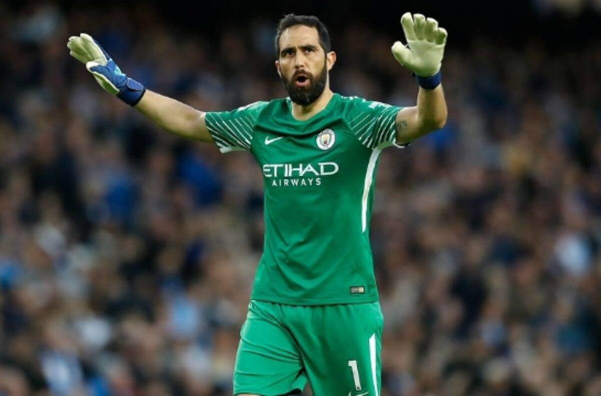 Claudio Bravo permanecería en el Manchester City la próxima temporada