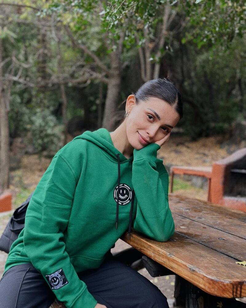 Constanza Capelli sonriendo para la cámara