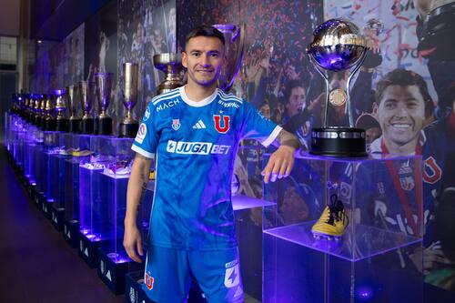 Charles Aránguiz presentado en la U.