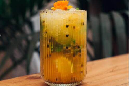 Este bar ofrece cervezas, destilados, espumantes y cocteles de autor. Créditos: Instagram Mala Mía.