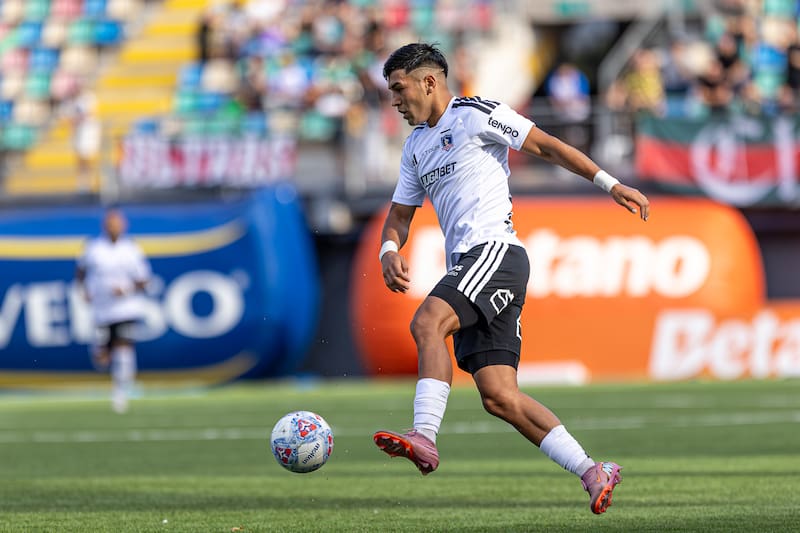 El lateral sufrió una molestia en el partido contra Audax Italiano. Foto: Felipe Escobedo/En Cancha